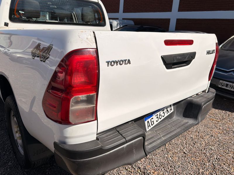 TOYOTA HILUX