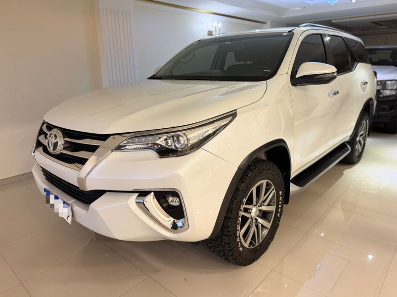 TOYOTA SW4