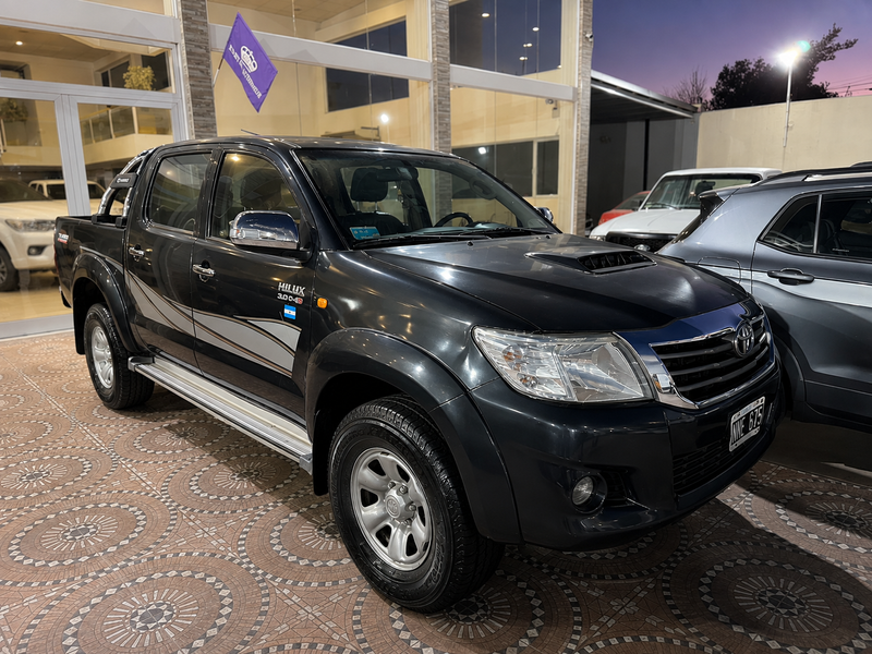 TOYOTA HILUX