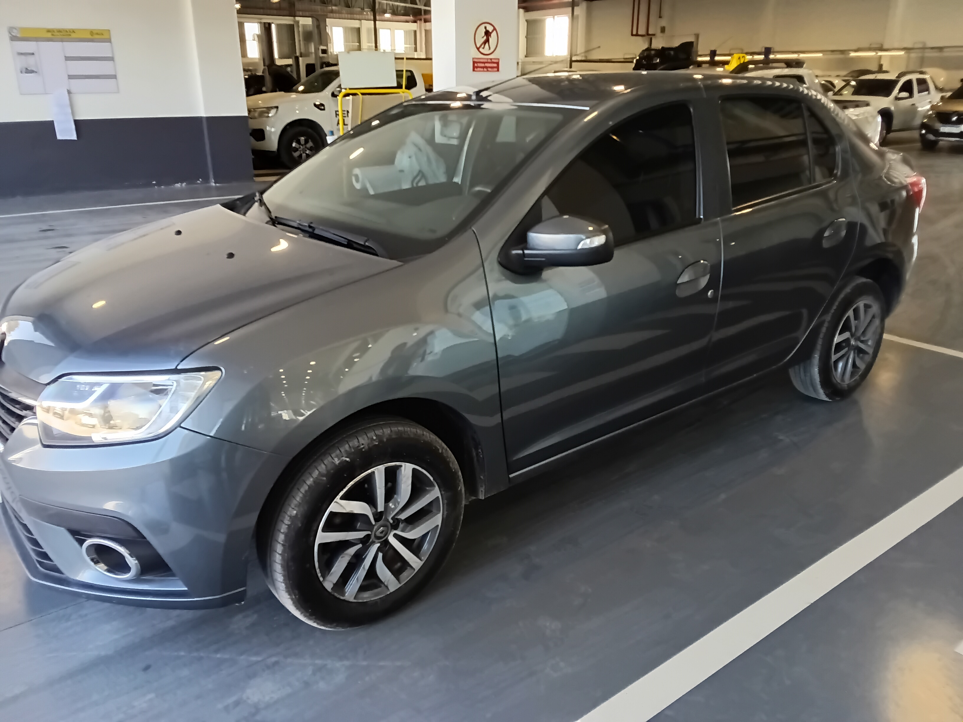 Renault Logan miniatura 3