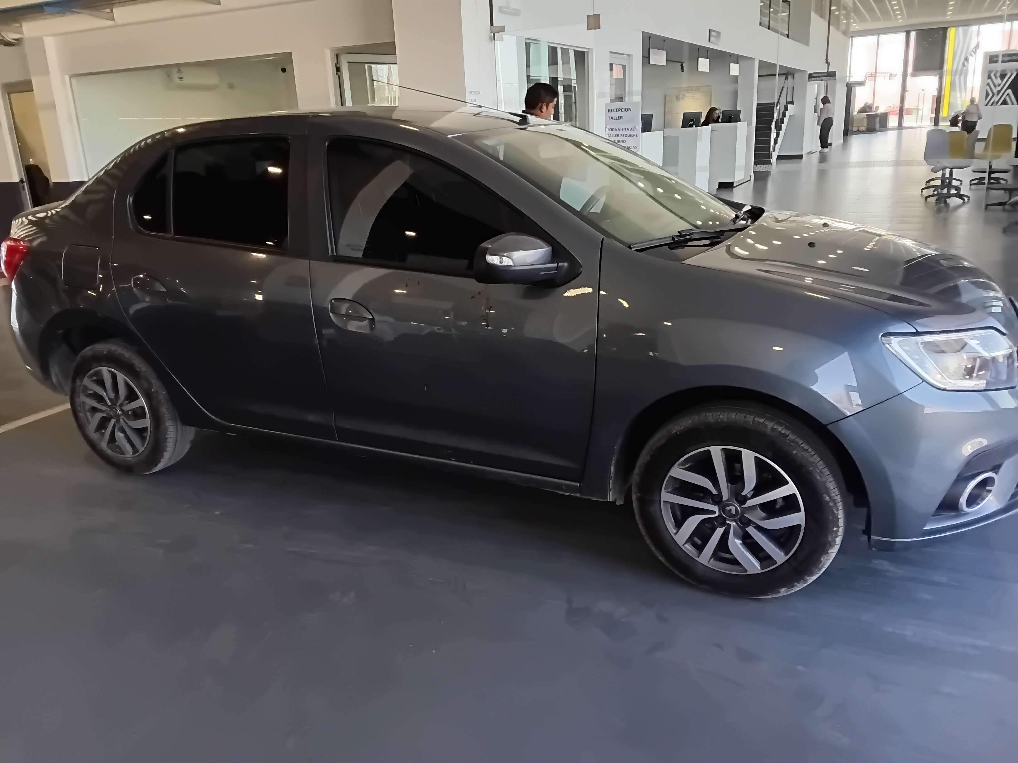 Renault Logan miniatura 6