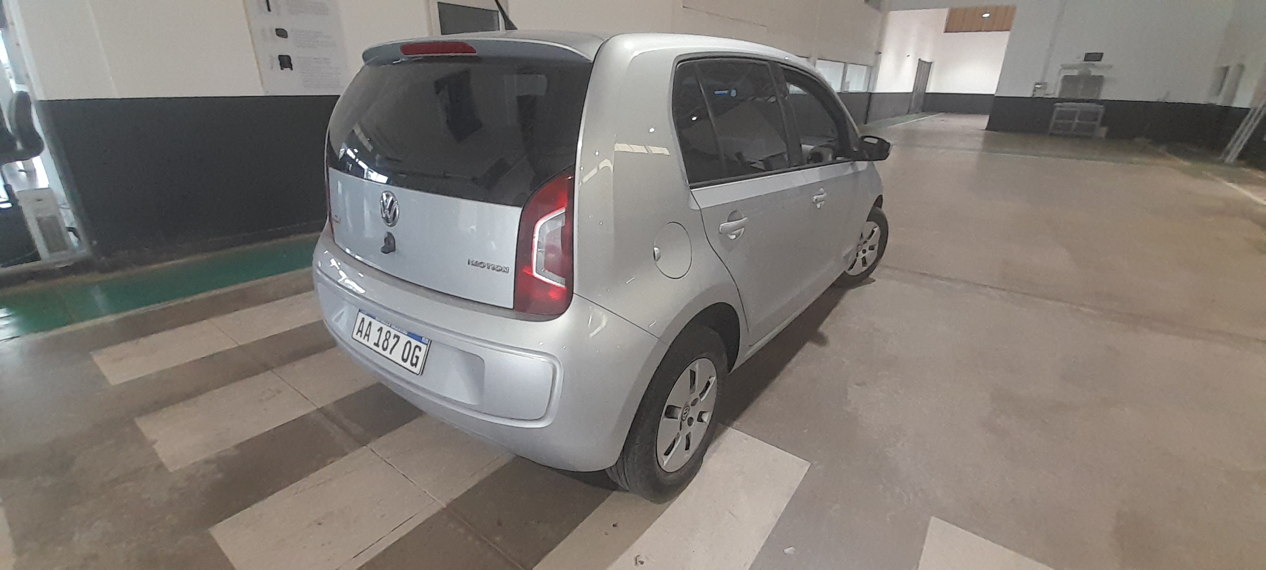 Volkswagen UP! miniatura 2