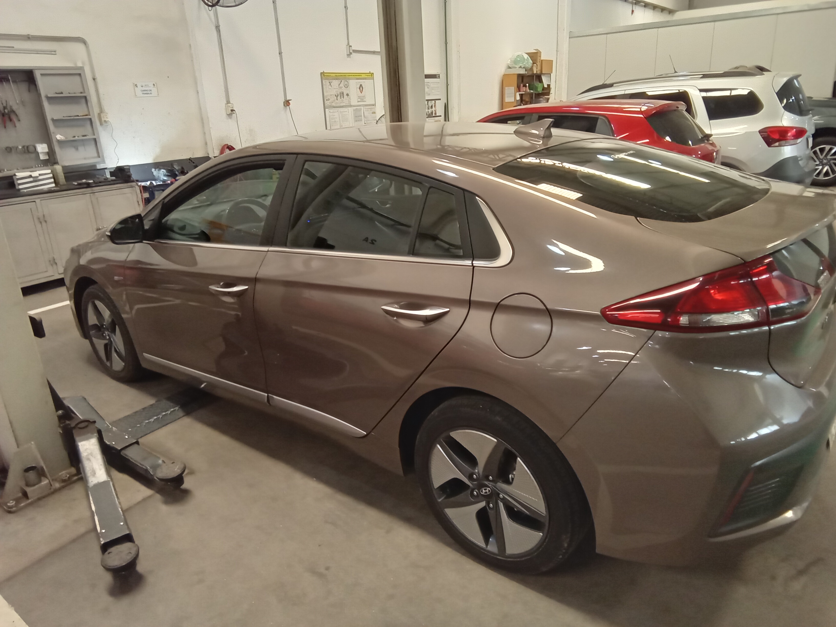Hyundai Ioniq miniatura 2