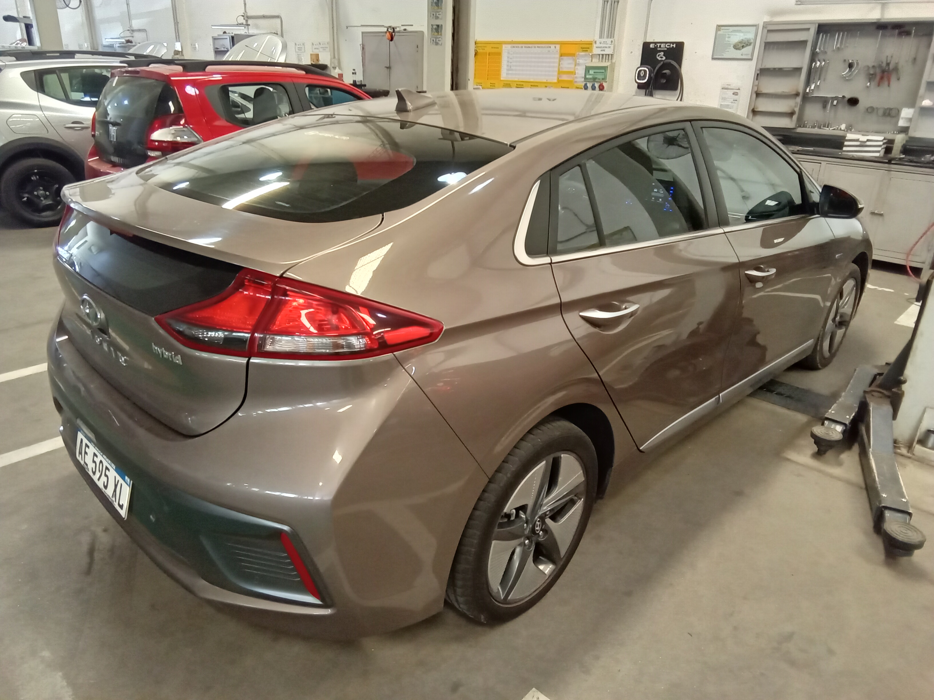 Hyundai Ioniq miniatura 3