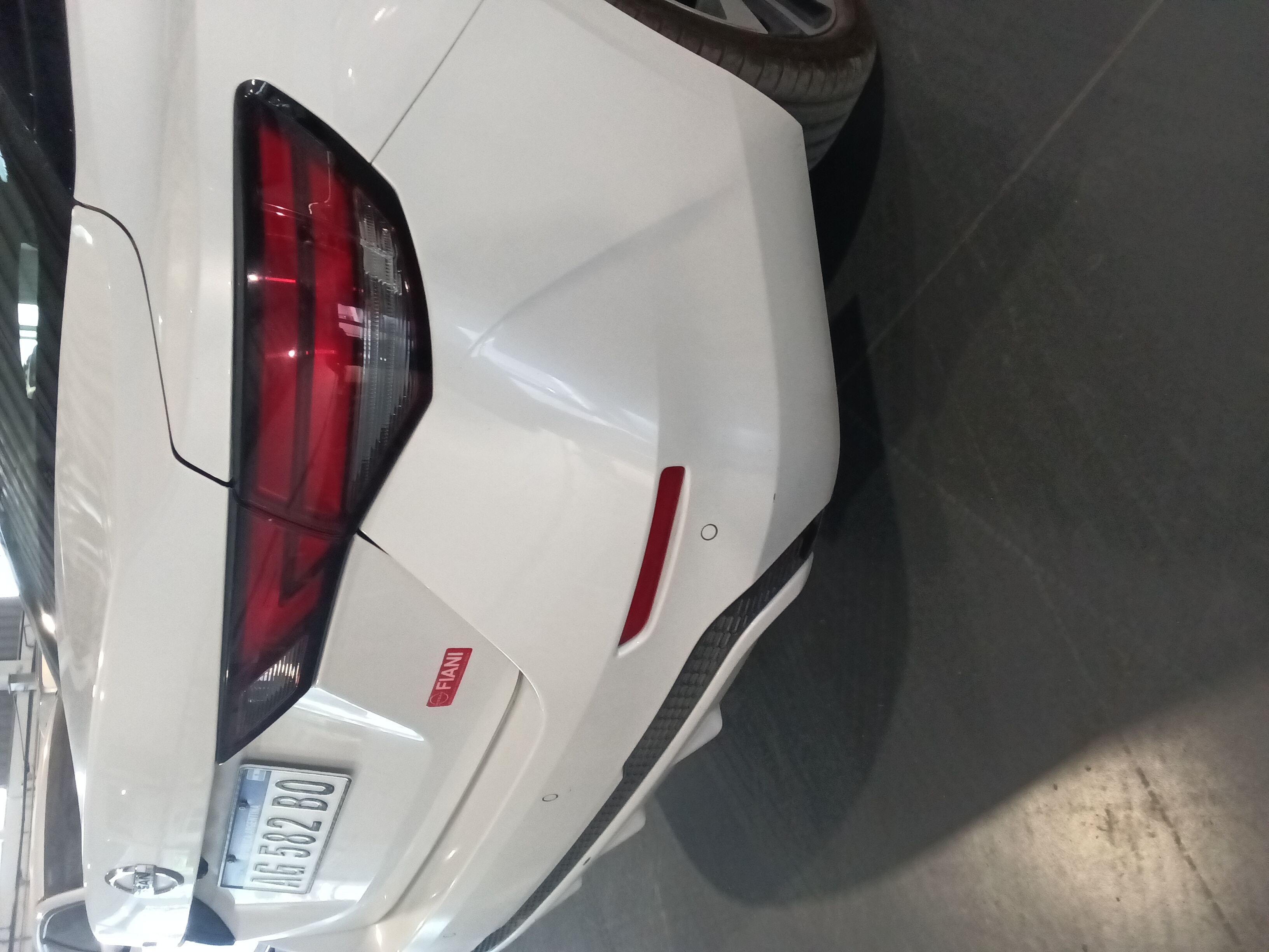 Nissan Sentra miniatura 16