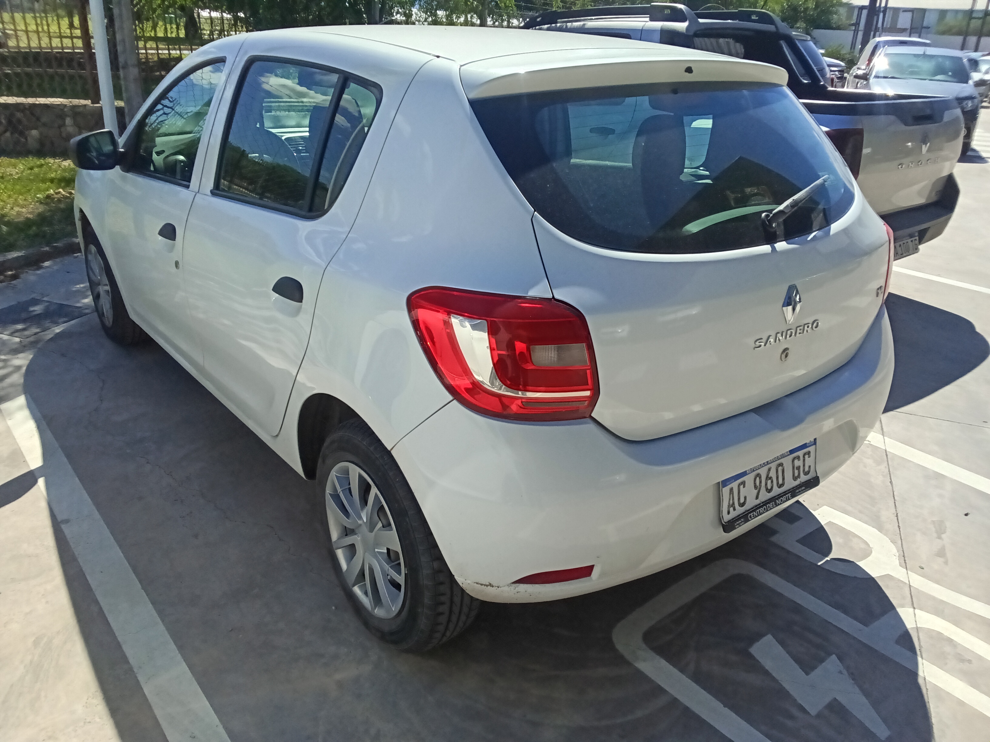 Renault Sandero miniatura 7