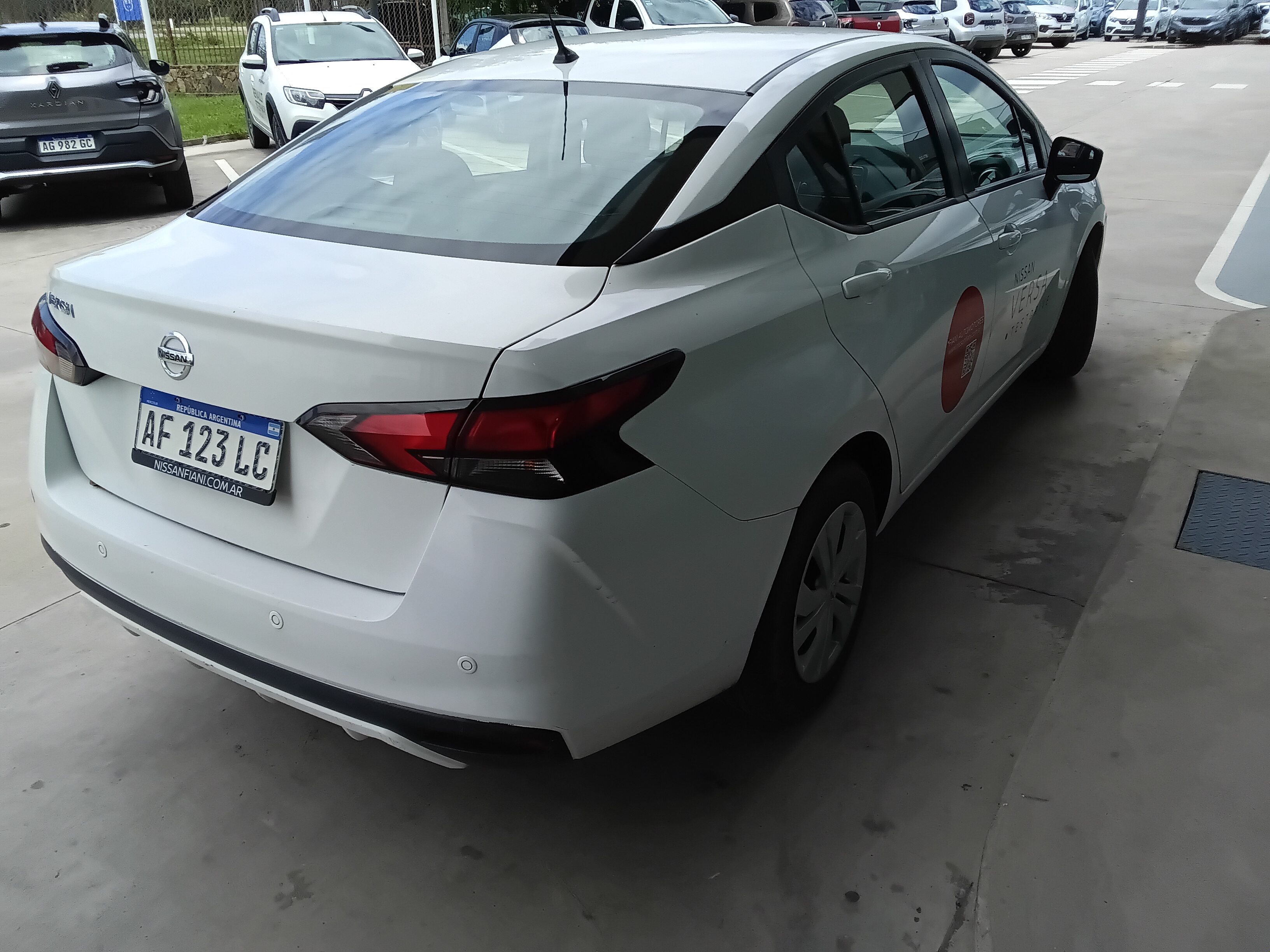Nissan Versa miniatura 7