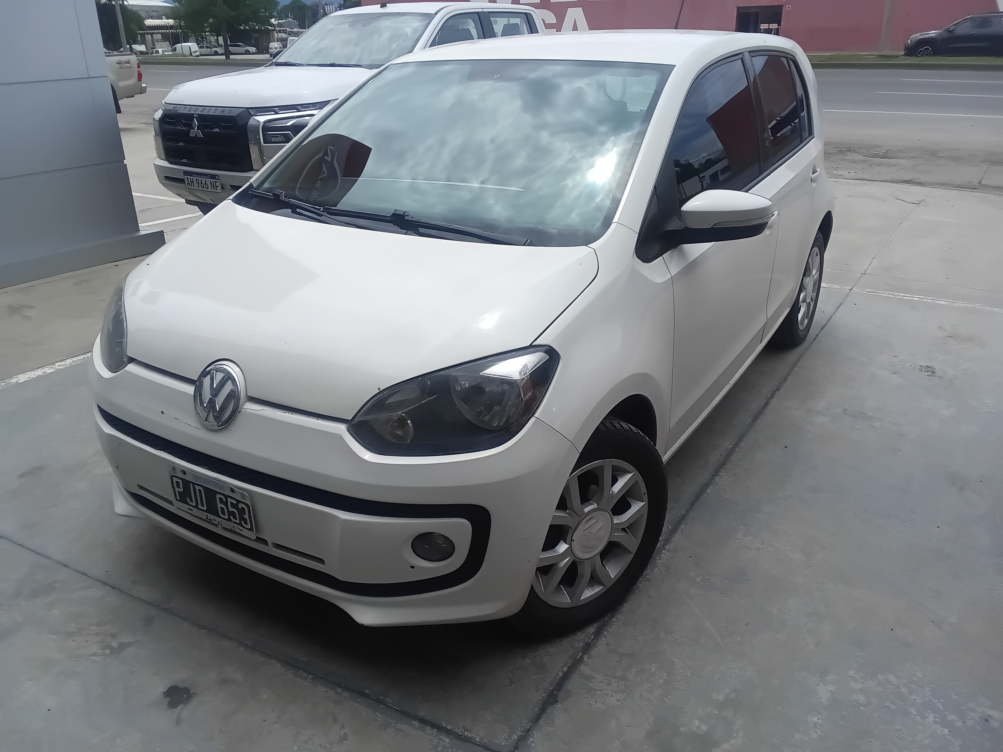 Volkswagen UP! miniatura 2