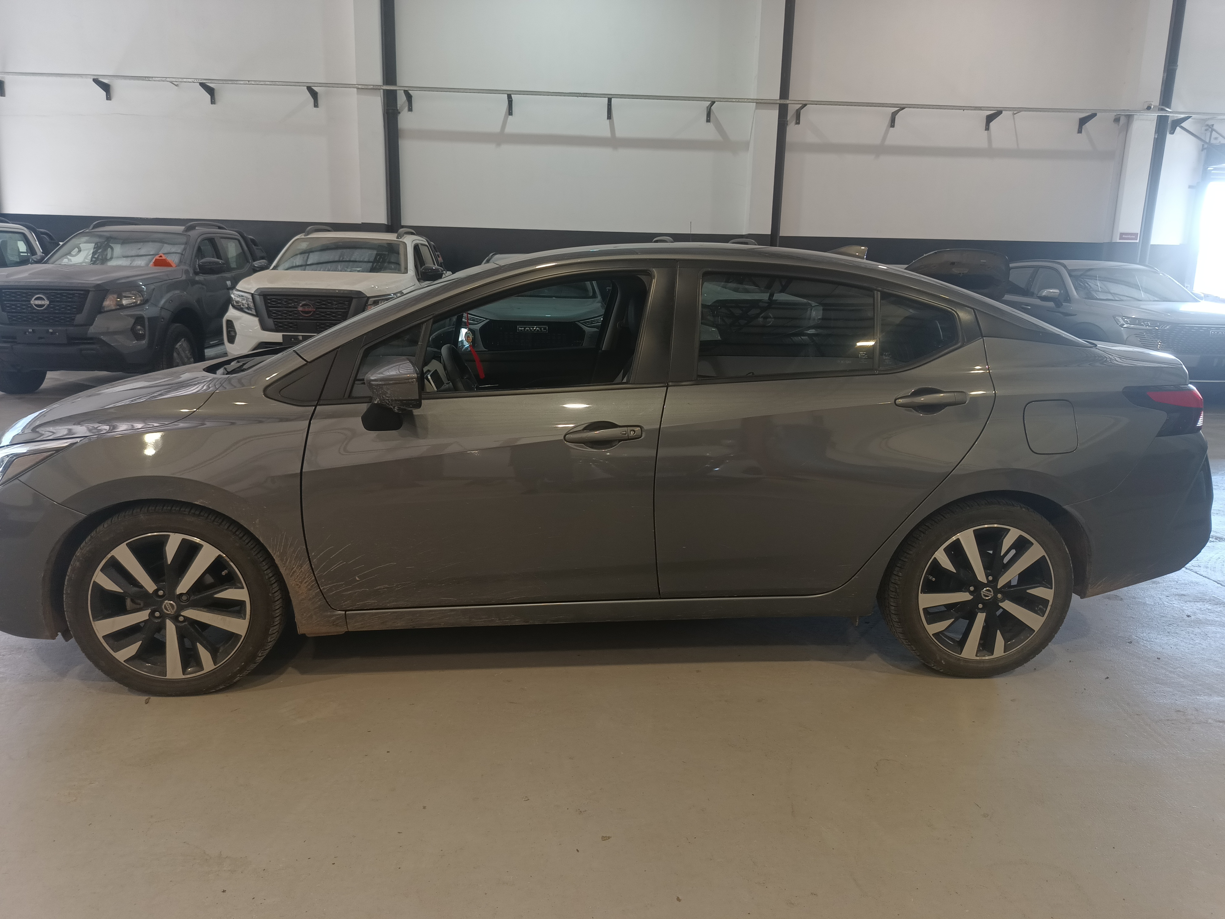 Nissan Versa miniatura 2