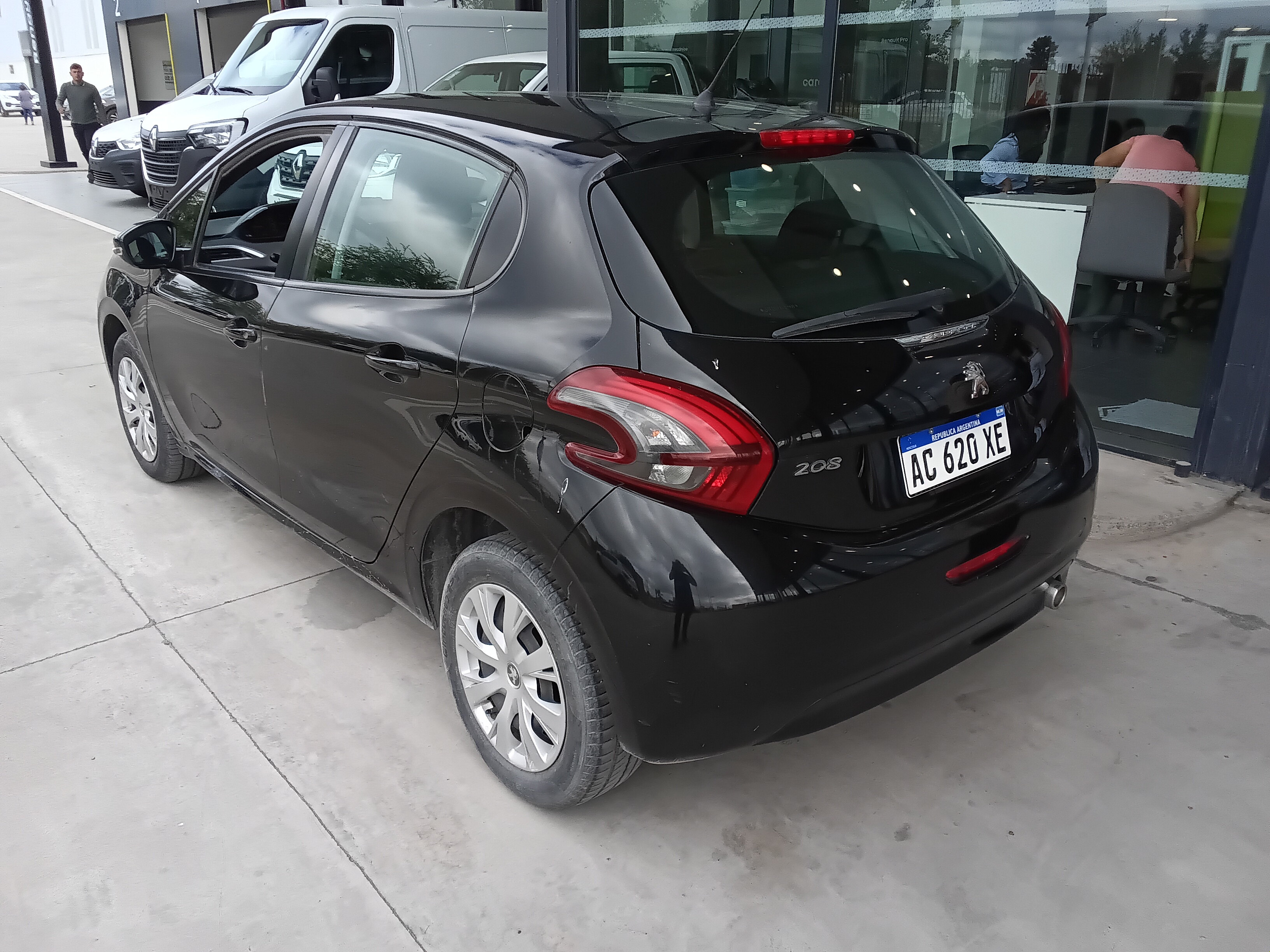 Peugeot 208 miniatura 2