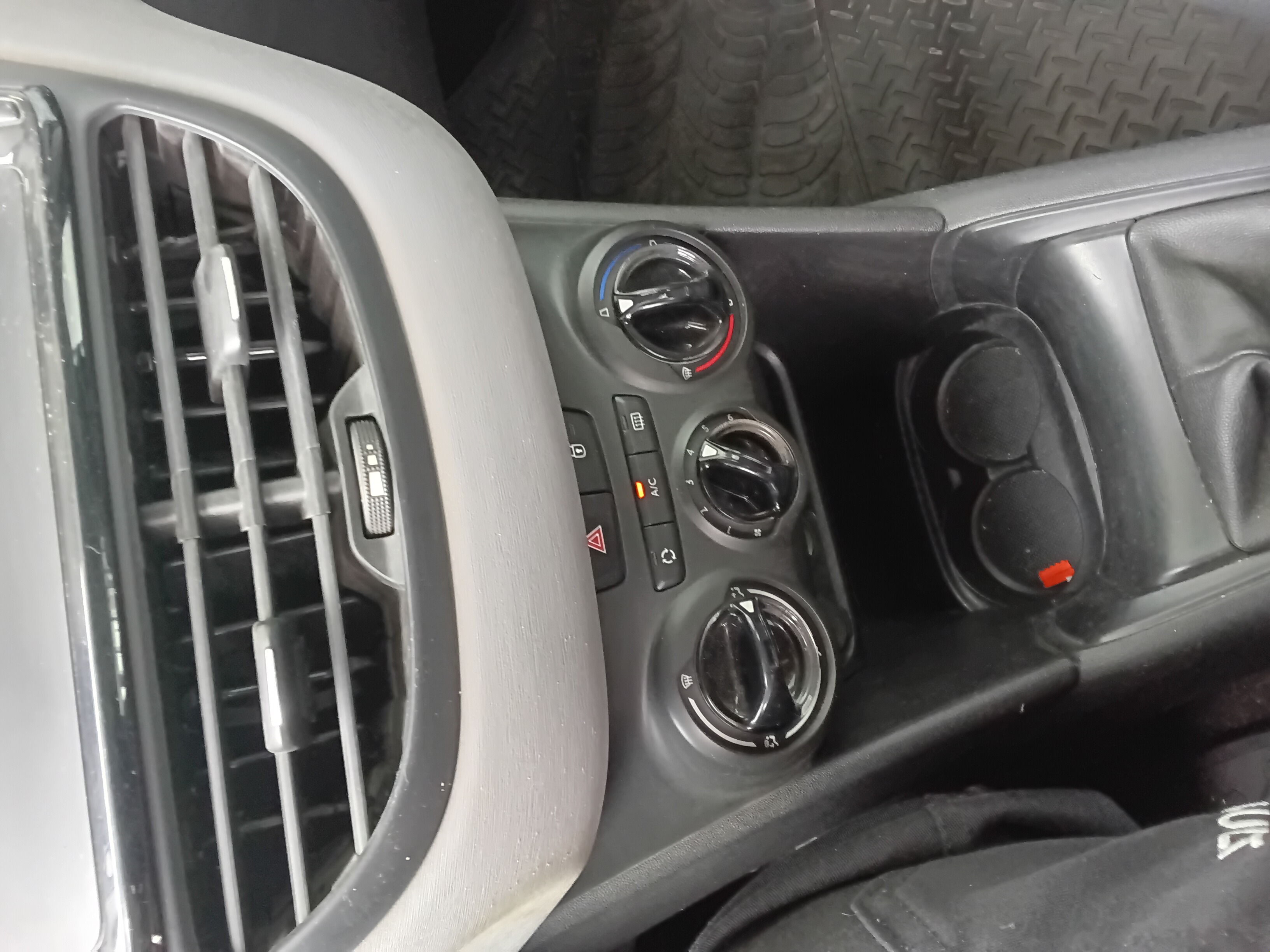 Peugeot 208 miniatura 5