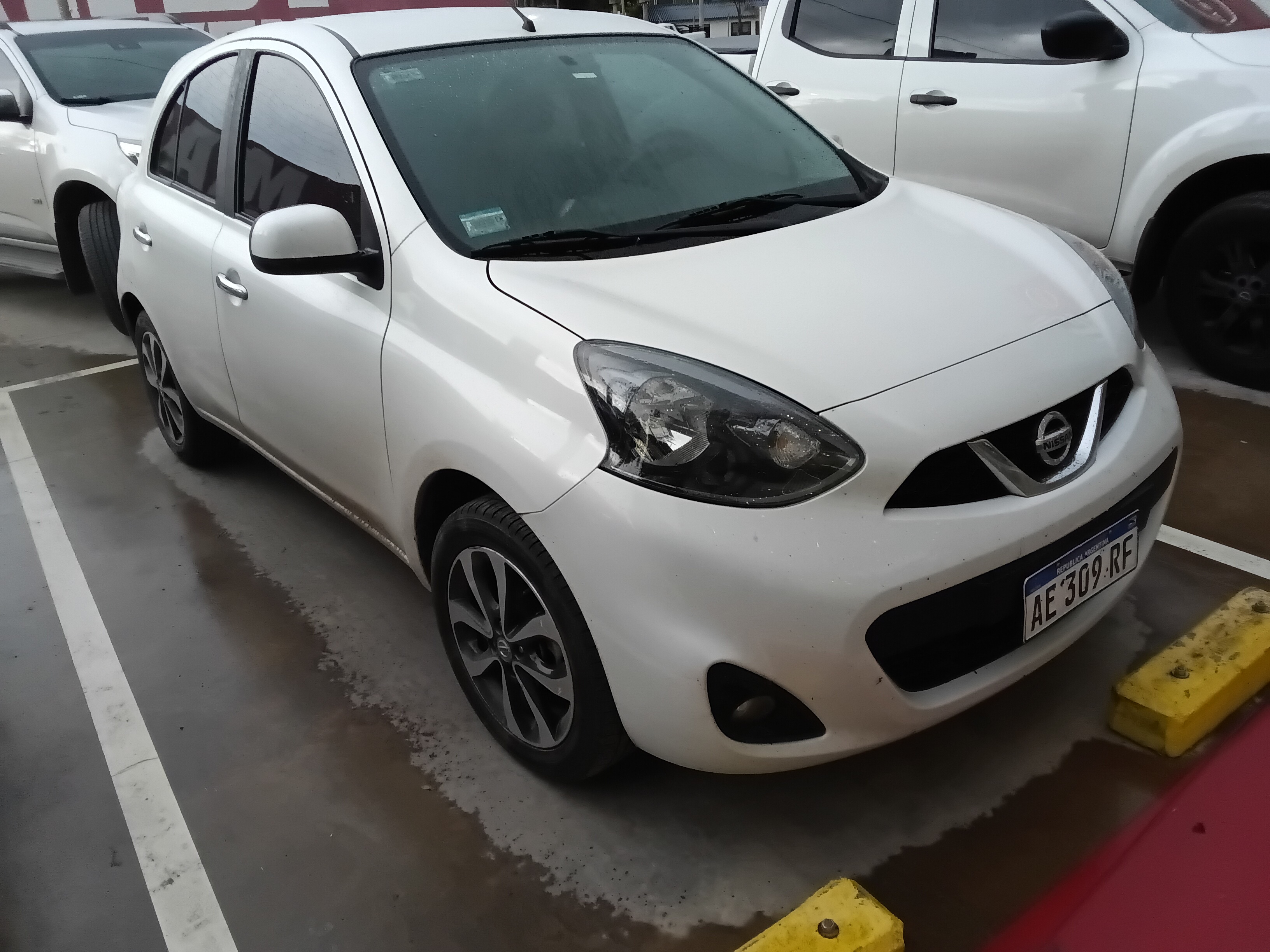 Nissan March miniatura 2